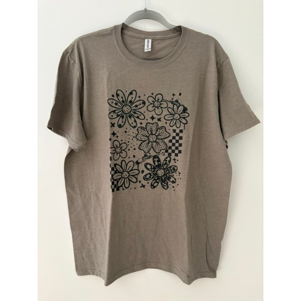 Wild Harmony Brown Graphic T-Shirt Smiling Flowers Stars Checkered Size Large